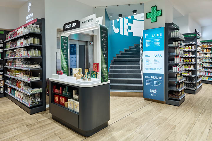Panneau information espace de vente pharmacie carré opéra de la chaussé d'antin Escalier avec design
